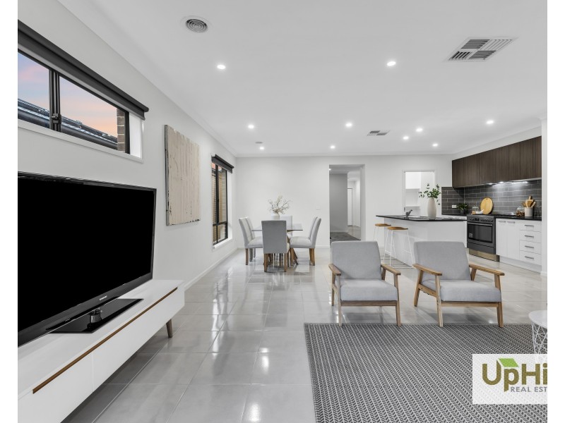 40 Ritchie Drive, Clyde North VIC 3978