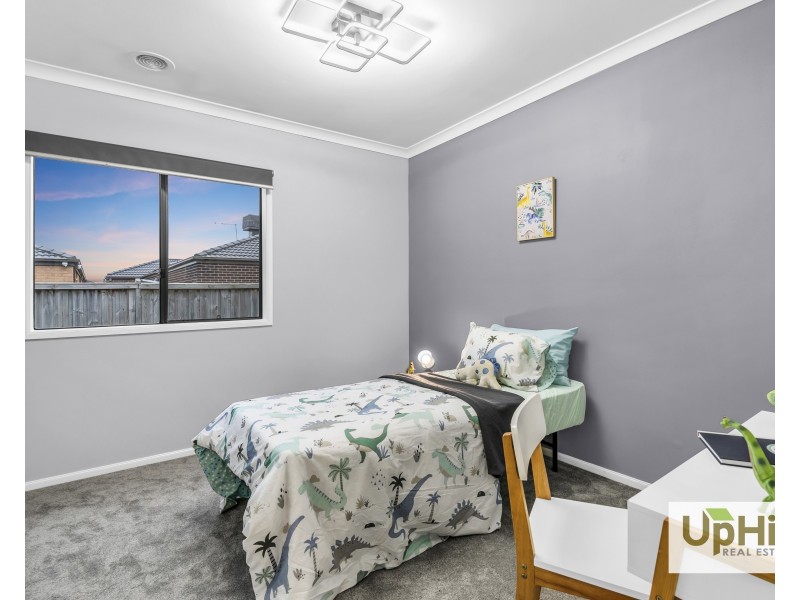 40 Ritchie Drive, Clyde North VIC 3978