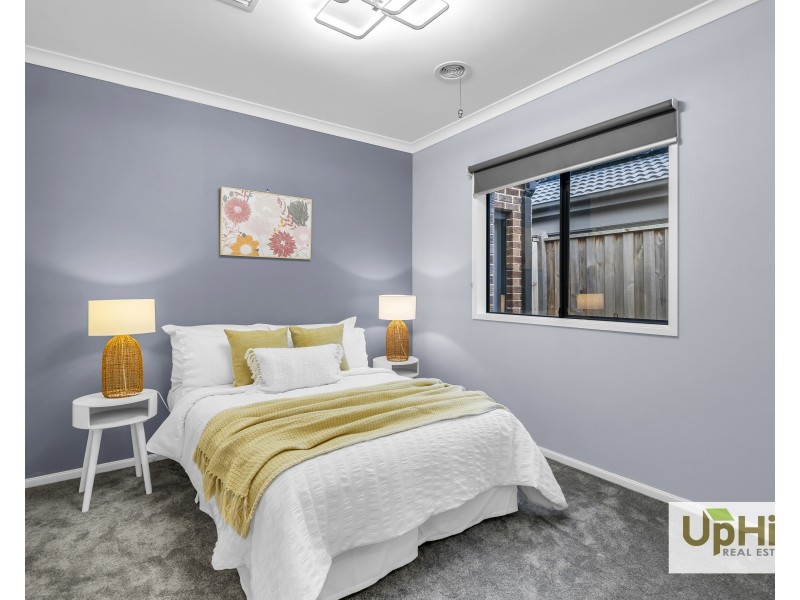 40 Ritchie Drive, Clyde North VIC 3978