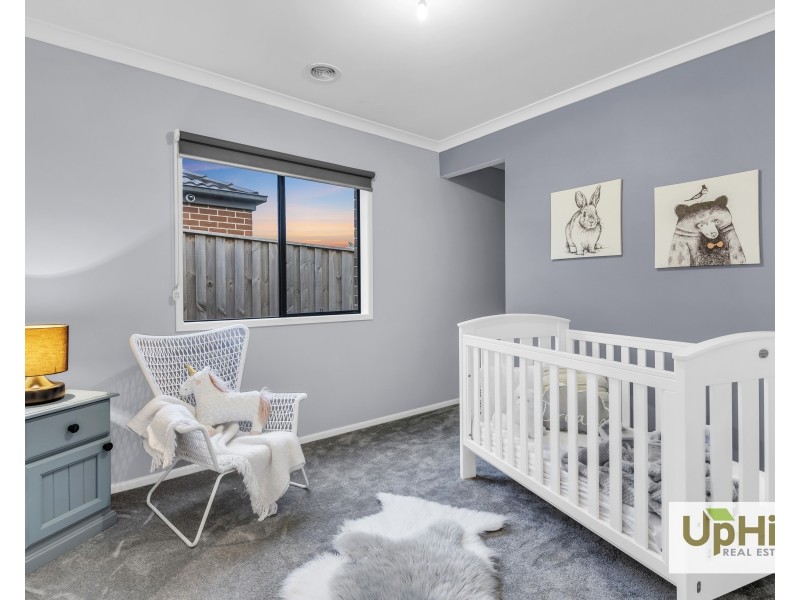 40 Ritchie Drive, Clyde North VIC 3978