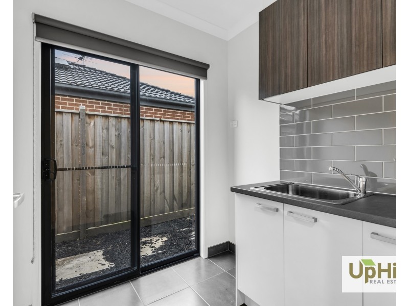 40 Ritchie Drive, Clyde North VIC 3978