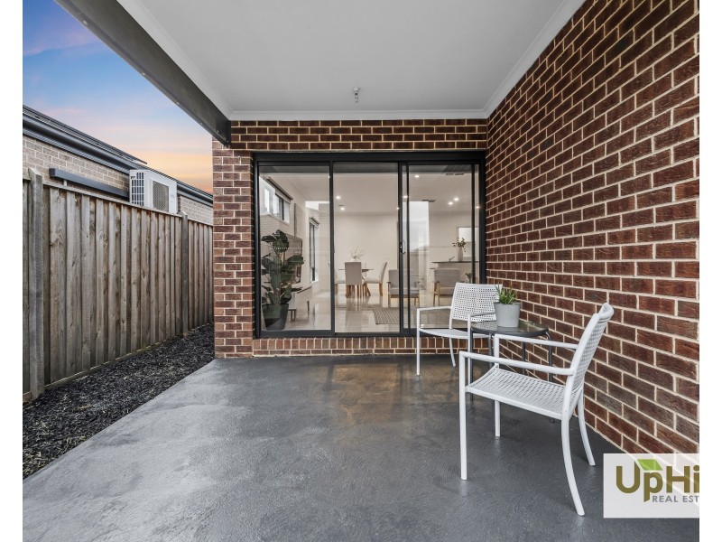 40 Ritchie Drive, Clyde North VIC 3978