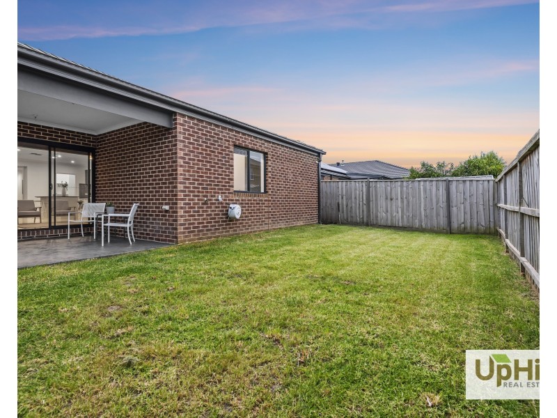 40 Ritchie Drive, Clyde North VIC 3978