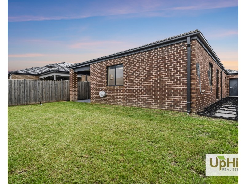 40 Ritchie Drive, Clyde North VIC 3978