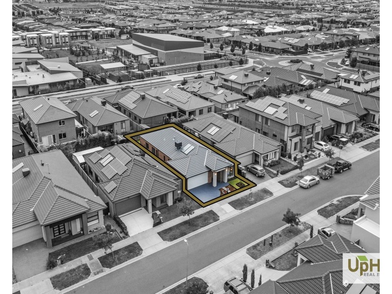 40 Ritchie Drive, Clyde North VIC 3978