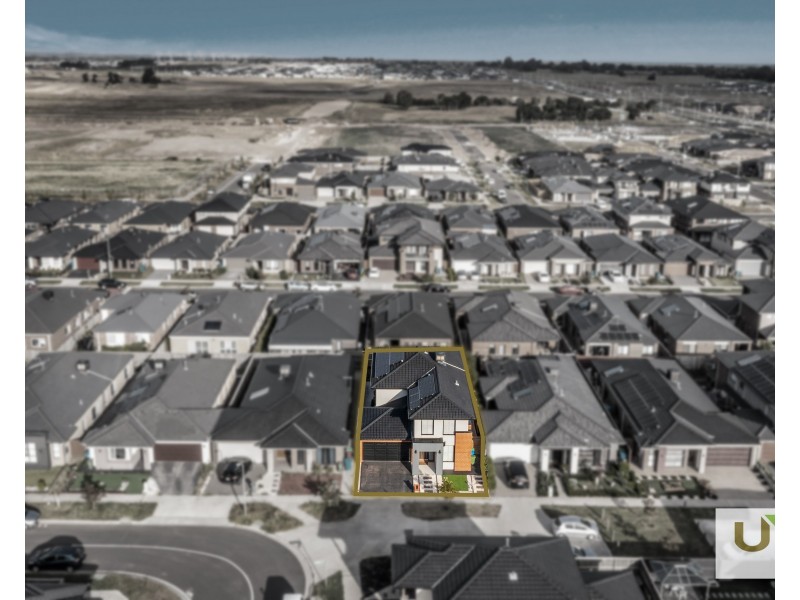 53 Bazadaise Drive, Clyde North VIC 3978