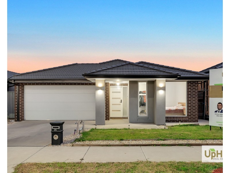 25 Scenery Drive, Clyde North VIC 3978