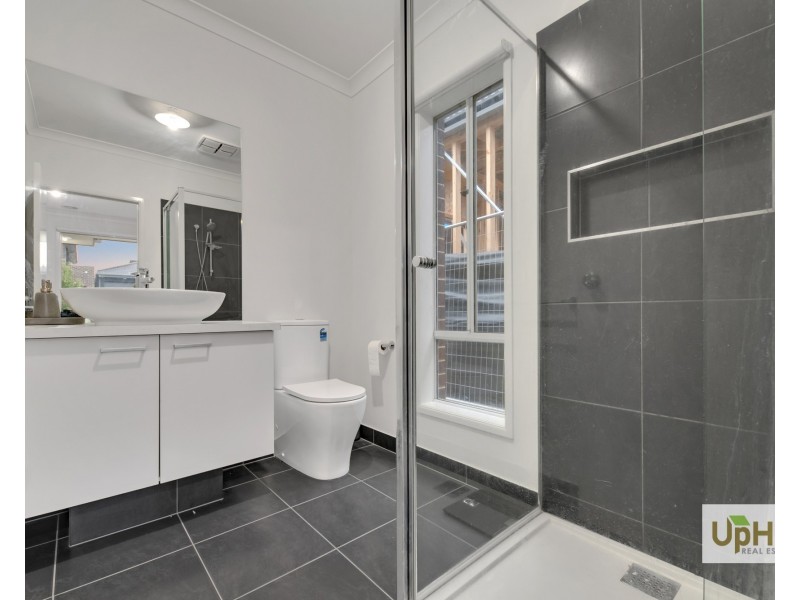 25 Scenery Drive, Clyde North VIC 3978