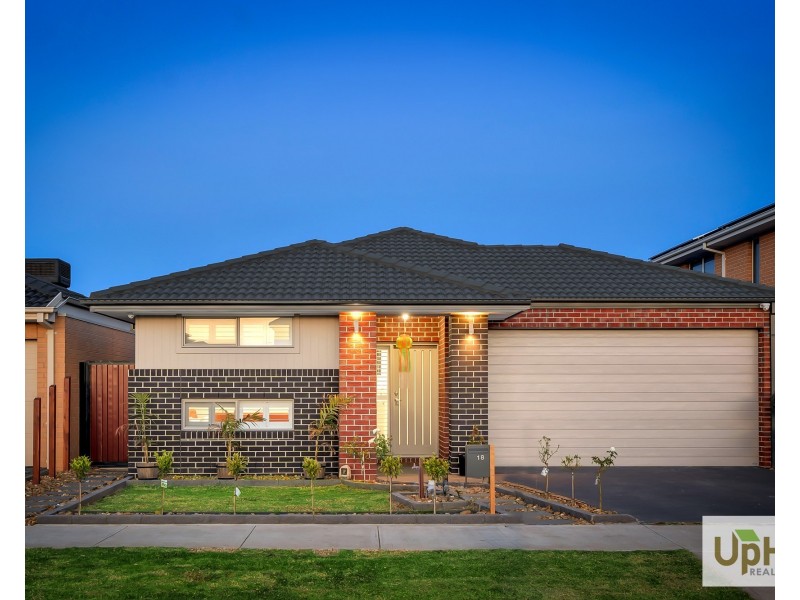 18 GREENSLATE STREET, Clyde North VIC 3978