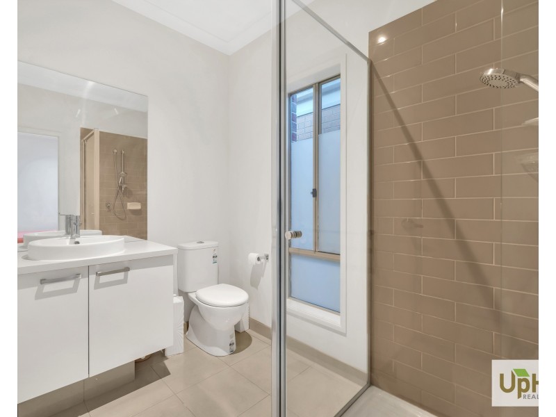 18 GREENSLATE STREET, Clyde North VIC 3978