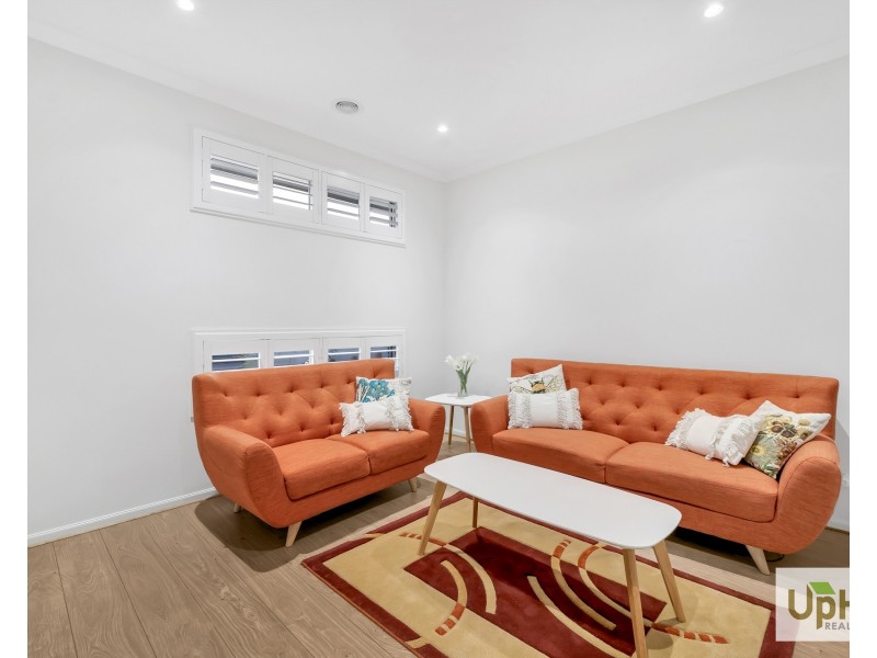 18 GREENSLATE STREET, Clyde North VIC 3978