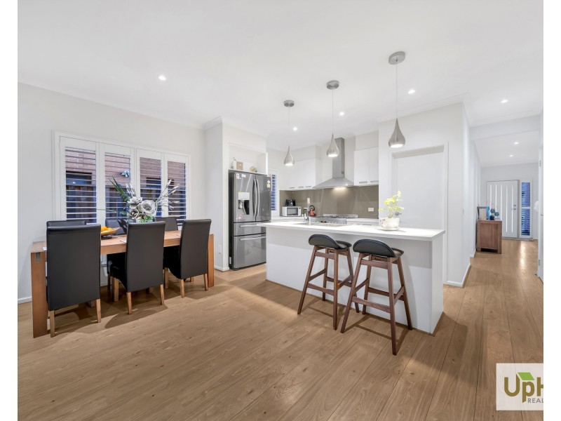 18 GREENSLATE STREET, Clyde North VIC 3978