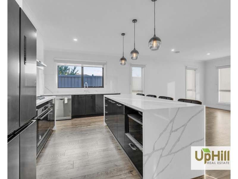 18 Coolana Drive, Clyde North VIC 3978