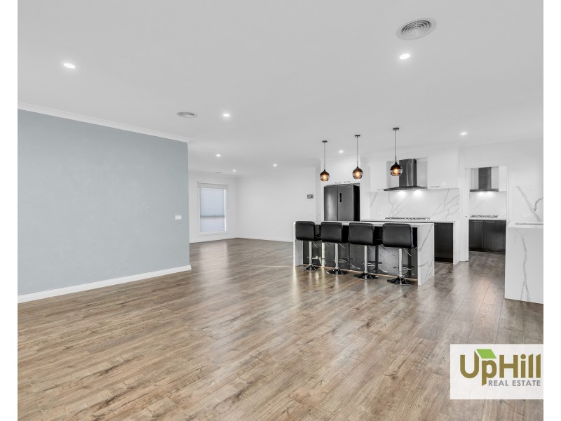 18 Coolana Drive, Clyde North VIC 3978