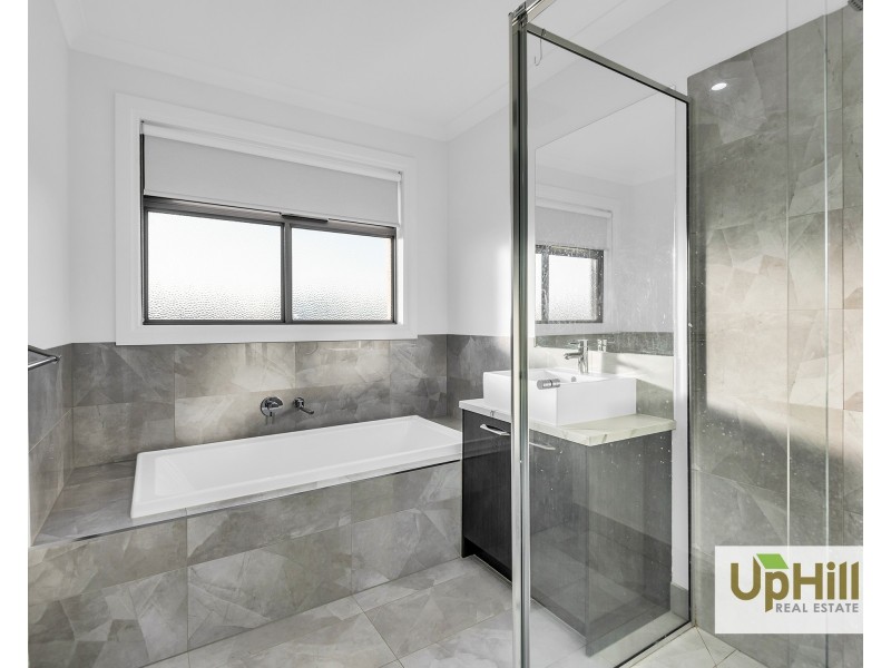 18 Coolana Drive, Clyde North VIC 3978