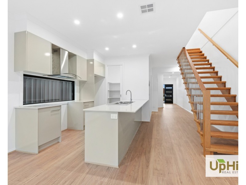 23 Elmslie Drive, Cranbourne East VIC 3977