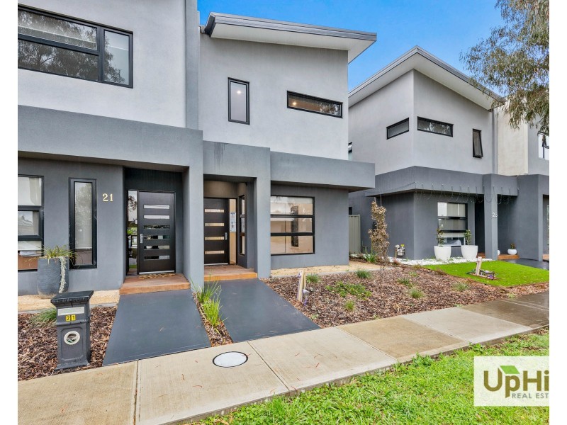 23 Elmslie Drive, Cranbourne East VIC 3977