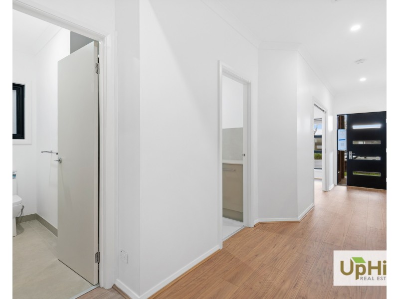 23 Elmslie Drive, Cranbourne East VIC 3977