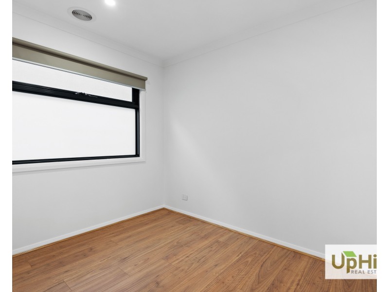 23 Elmslie Drive, Cranbourne East VIC 3977