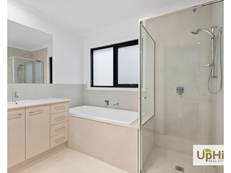 23 Elmslie Drive, Cranbourne East VIC 3977