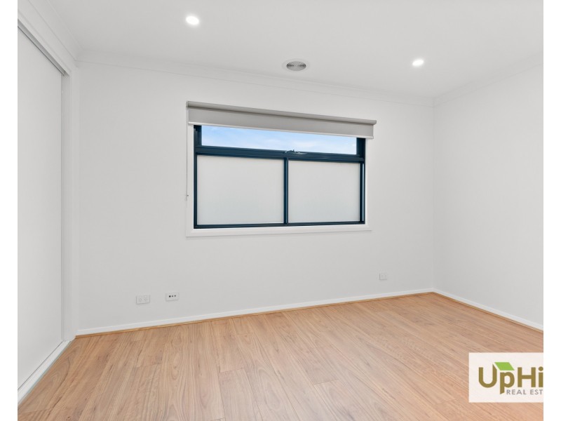 23 Elmslie Drive, Cranbourne East VIC 3977