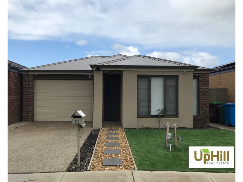 88 Bimberry Circuit, Clyde VIC 3978