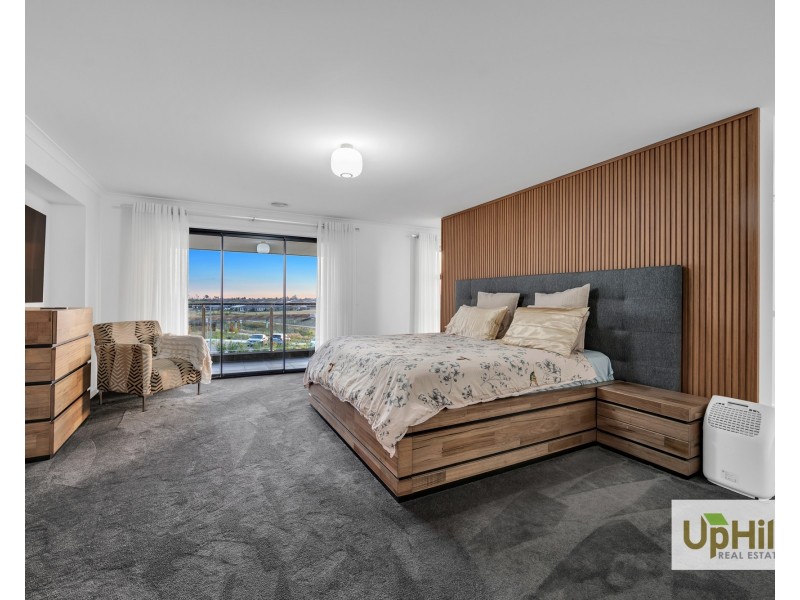 4 Caribbean Circuit, Clyde VIC 3978