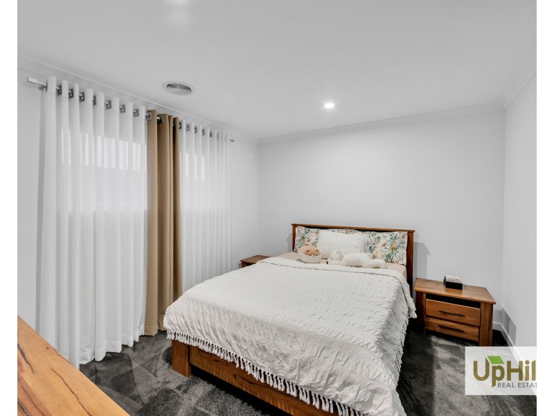 4 Caribbean Circuit, Clyde VIC 3978