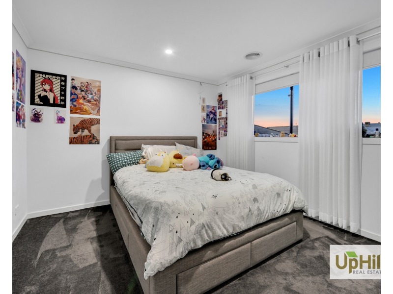 4 Caribbean Circuit, Clyde VIC 3978