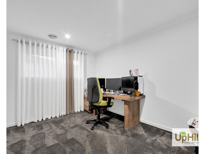 4 Caribbean Circuit, Clyde VIC 3978
