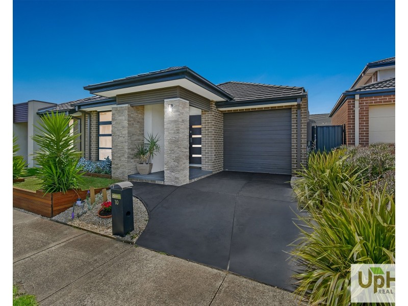 10 Mill Circuit, Clyde North VIC 3978