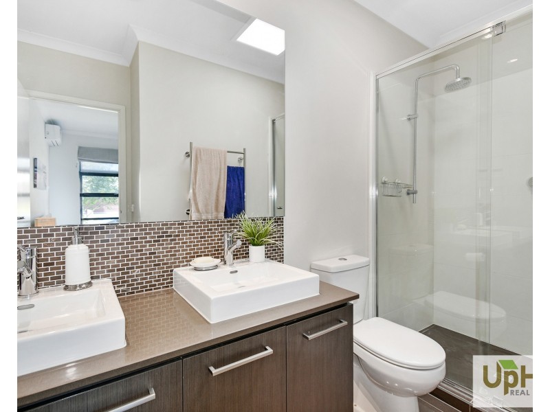 10 Mill Circuit, Clyde North VIC 3978
