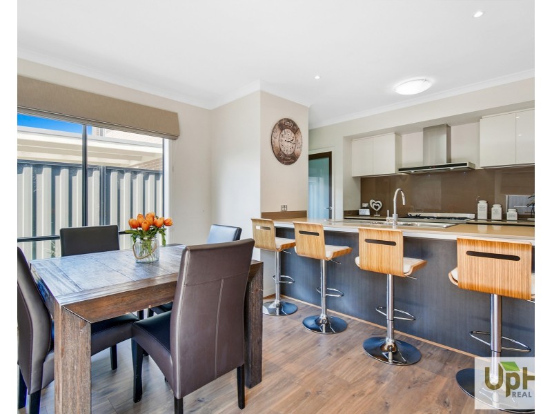 10 Mill Circuit, Clyde North VIC 3978