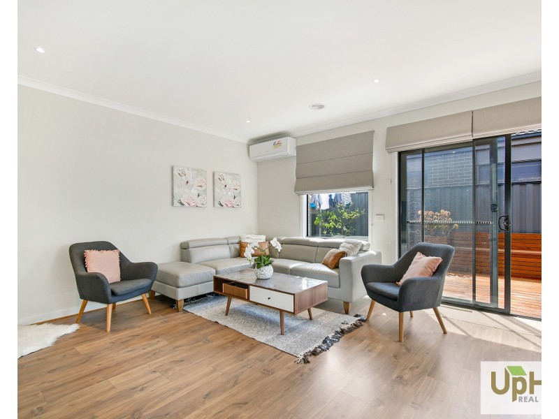 10 Mill Circuit, Clyde North VIC 3978