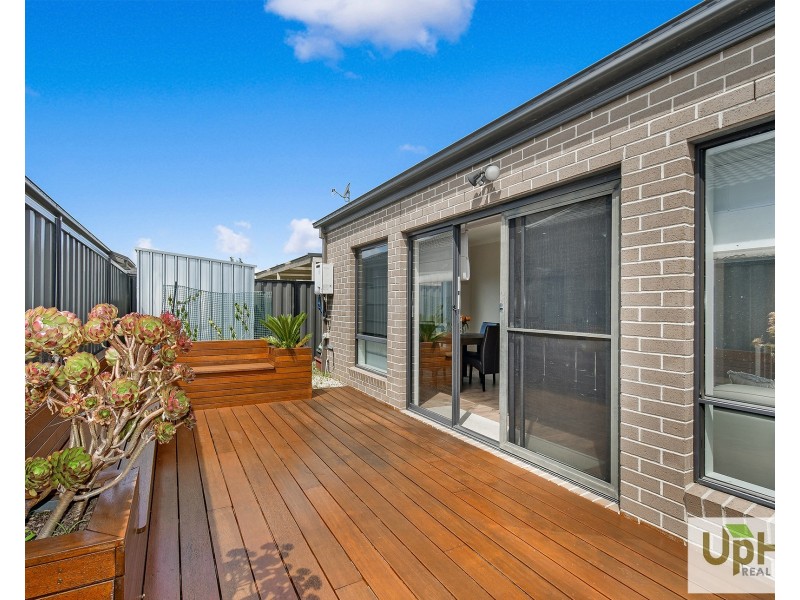 10 Mill Circuit, Clyde North VIC 3978