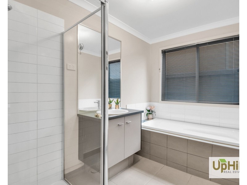 30 Bernly Boulevard, Berwick VIC 3806