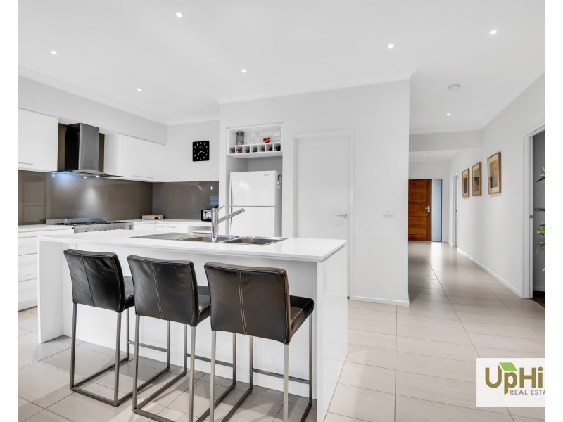 10 Coolana Drive, Clyde North VIC 3978