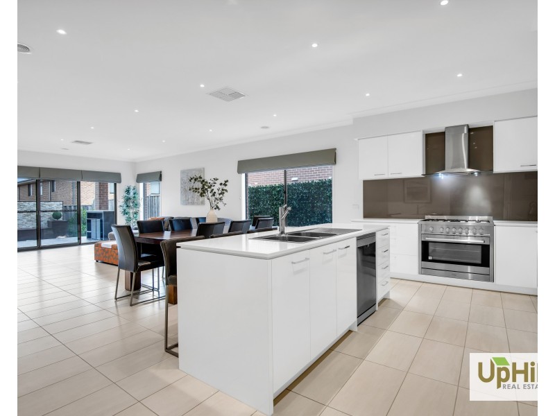 10 Coolana Drive, Clyde North VIC 3978