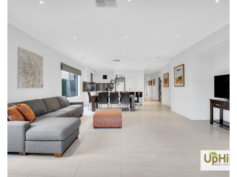 10 Coolana Drive, Clyde North VIC 3978