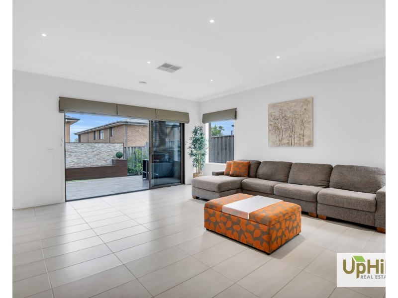 10 Coolana Drive, Clyde North VIC 3978
