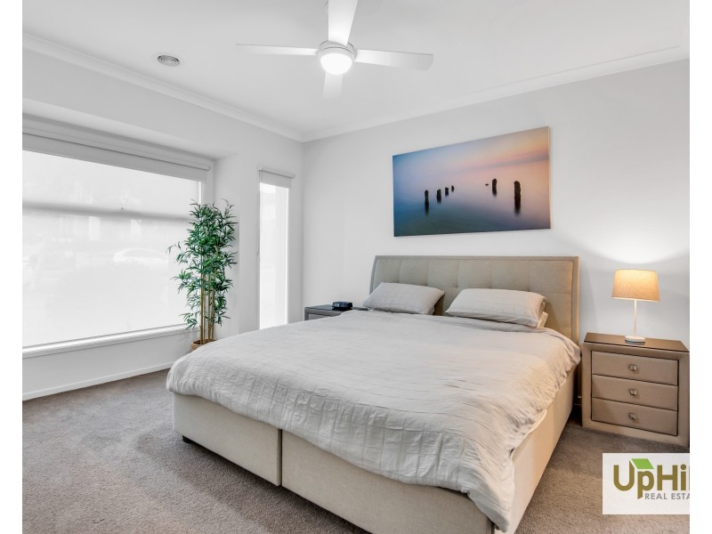 10 Coolana Drive, Clyde North VIC 3978