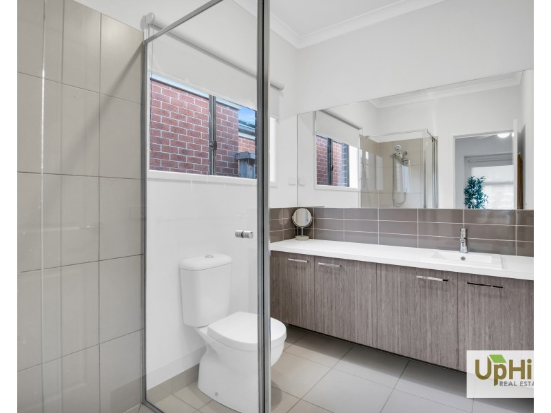 10 Coolana Drive, Clyde North VIC 3978