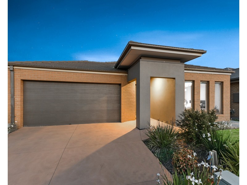 6 Elland Road, Clyde North VIC 3978