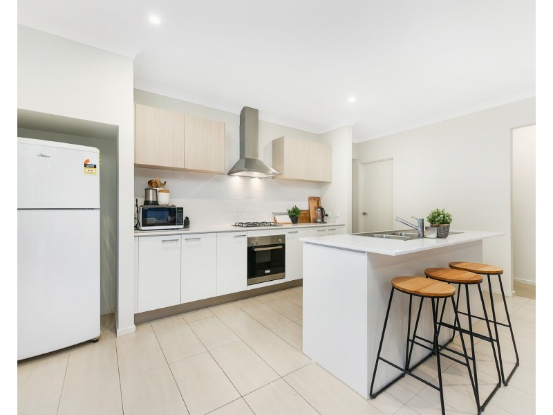 6 Elland Road, Clyde North VIC 3978