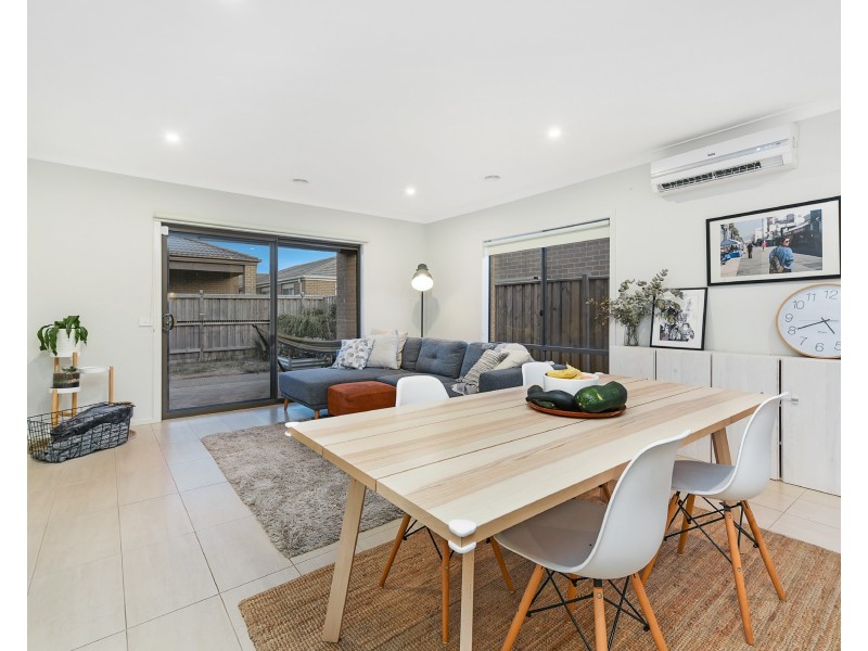 6 Elland Road, Clyde North VIC 3978