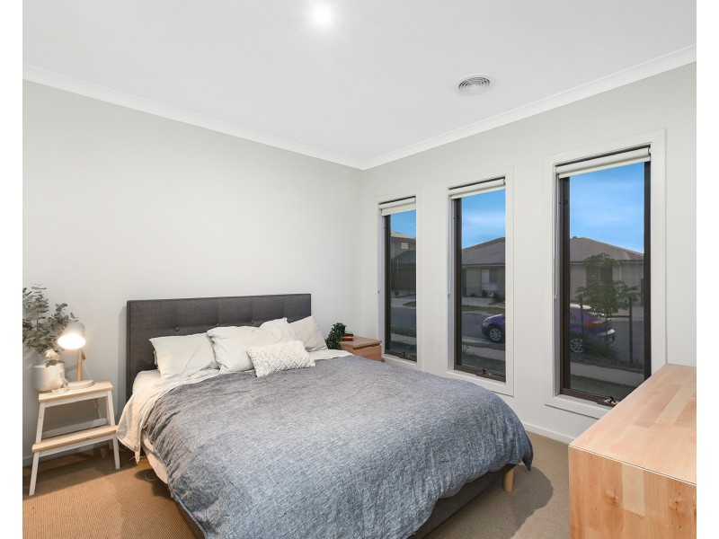 6 Elland Road, Clyde North VIC 3978