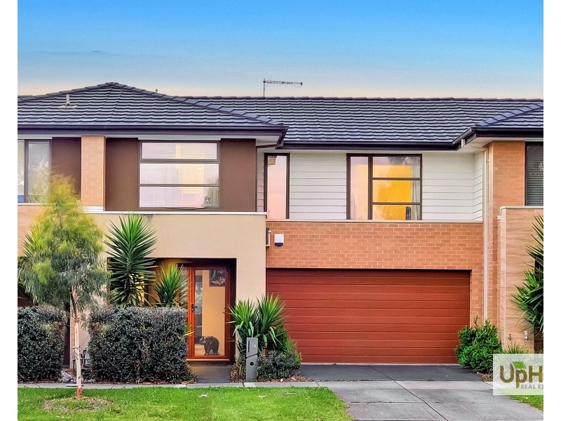 16 Selandra Boulevard, Clyde North VIC 3978