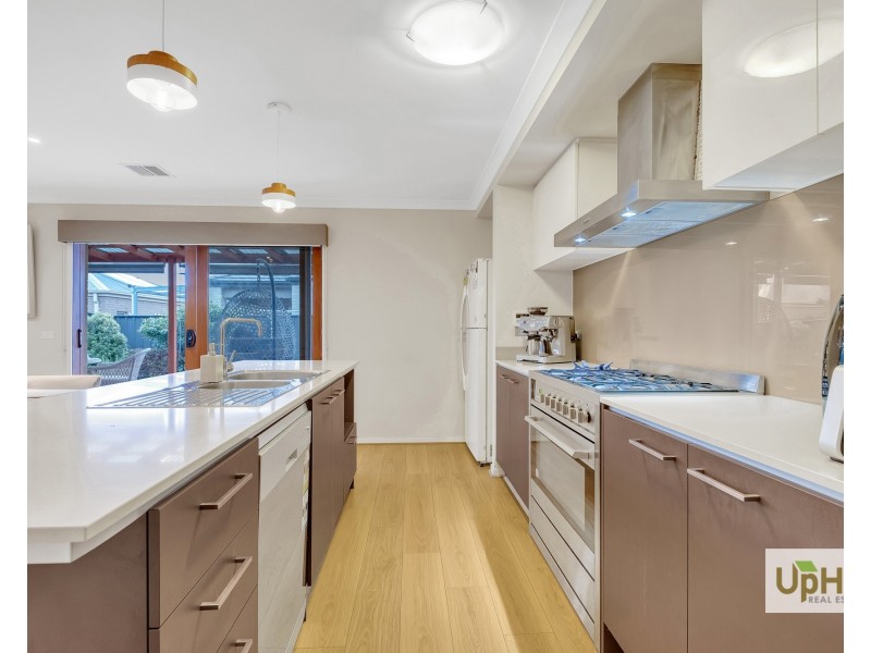 16 Selandra Boulevard, Clyde North VIC 3978