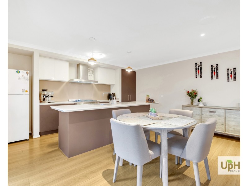 16 Selandra Boulevard, Clyde North VIC 3978