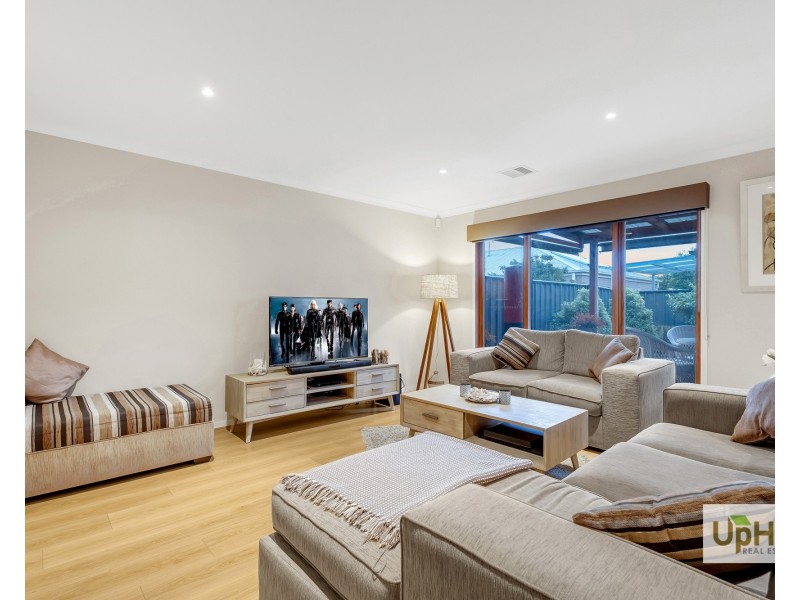 16 Selandra Boulevard, Clyde North VIC 3978